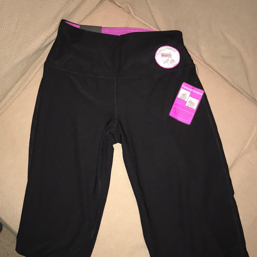 NYL sport capri legging with tags